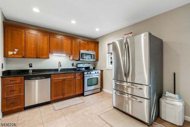 420 Decatur Ave, Middlesex Boro, NJ 08846