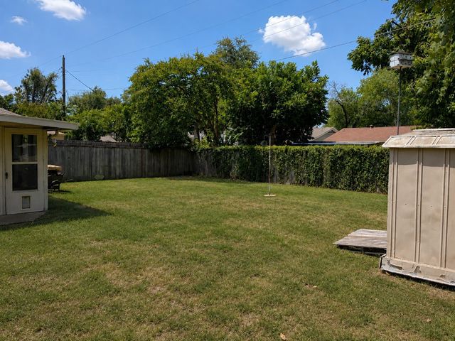 2025 Meadow Glen, Irving, TX 75060