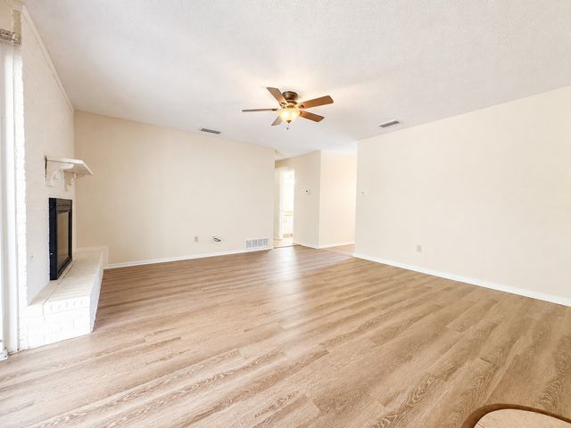 2025 Meadow Glen, Irving, TX 75060