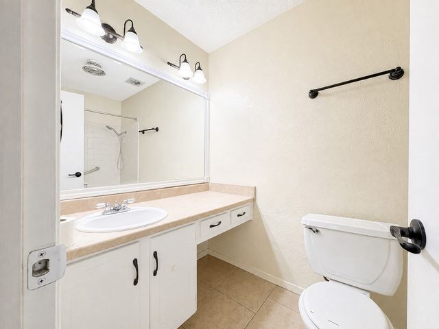 2025 Meadow Glen, Irving, TX 75060