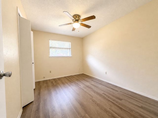 2025 Meadow Glen, Irving, TX 75060