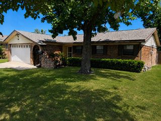2025 Meadow Glen, Irving, TX 75060