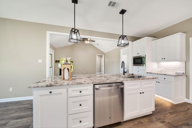 556 Valley Oak Drive, Sherwood, AR 72120