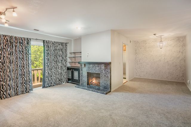 321 Woodbury Court D2, Schaumburg, IL 60193