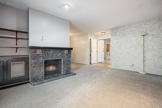 321 Woodbury Court D2, Schaumburg, IL 60193