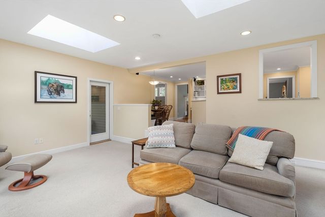 28 Brooks, Wayland, MA 01778