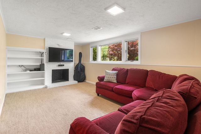 28 Brooks, Wayland, MA 01778