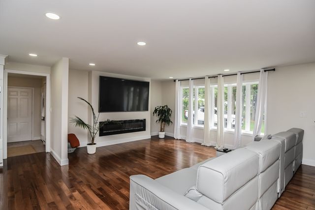 412 West St, Leominster, MA 01453