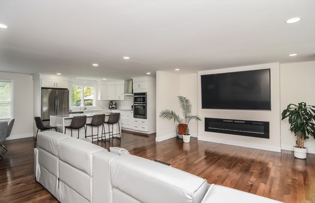 412 West St, Leominster, MA 01453