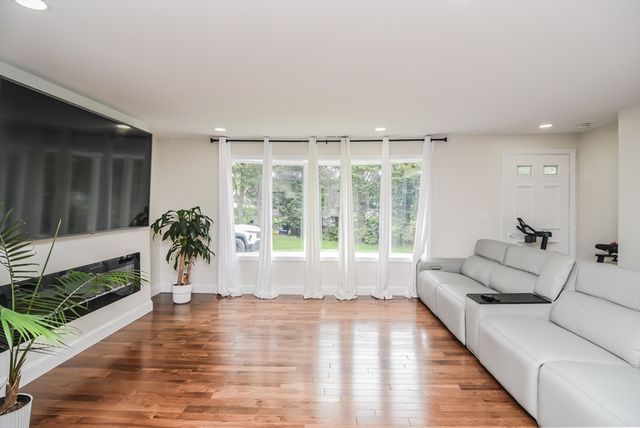 412 West St, Leominster, MA 01453
