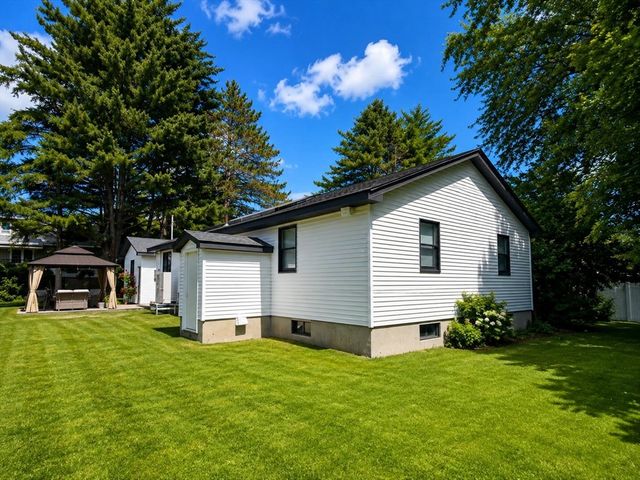 412 West St, Leominster, MA 01453