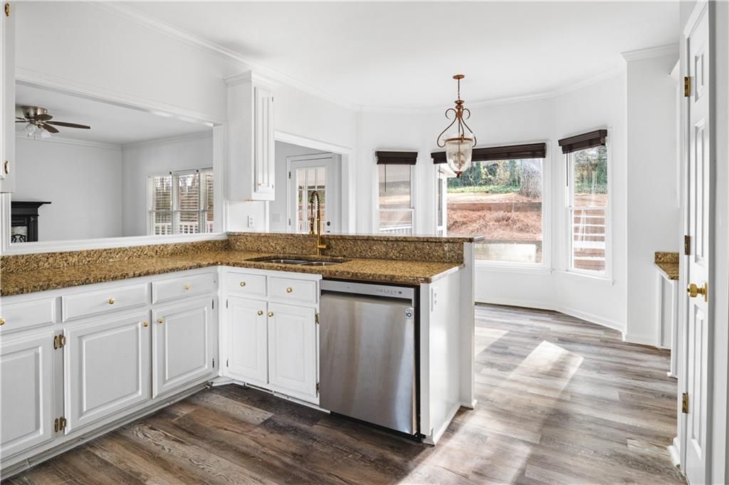 Image 13 of property listing at 4390 Signal Ridge Court, Buford, GA 30518