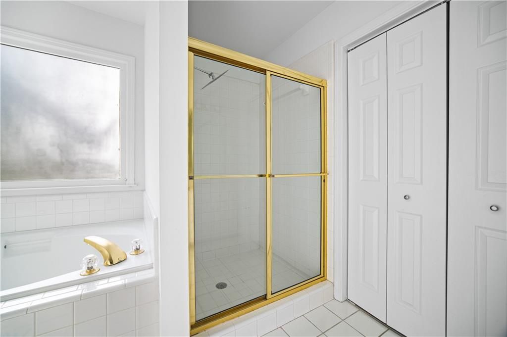 Image 22 of property listing at 4390 Signal Ridge Court, Buford, GA 30518