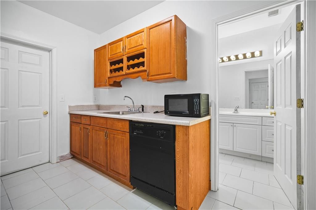 Image 31 of property listing at 4390 Signal Ridge Court, Buford, GA 30518