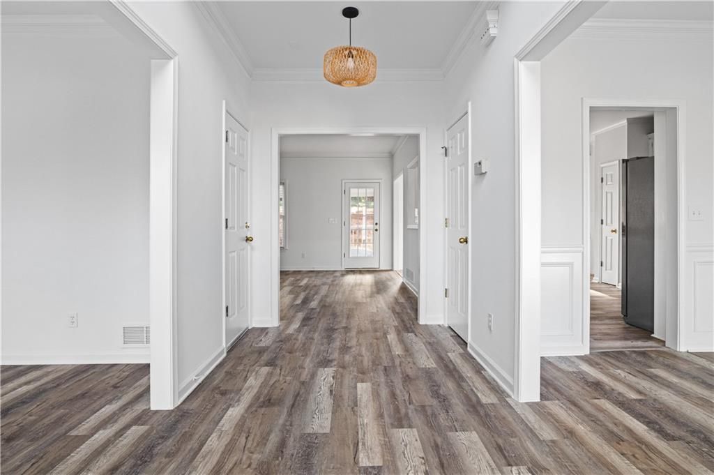 Image 4 of property listing at 4390 Signal Ridge Court, Buford, GA 30518