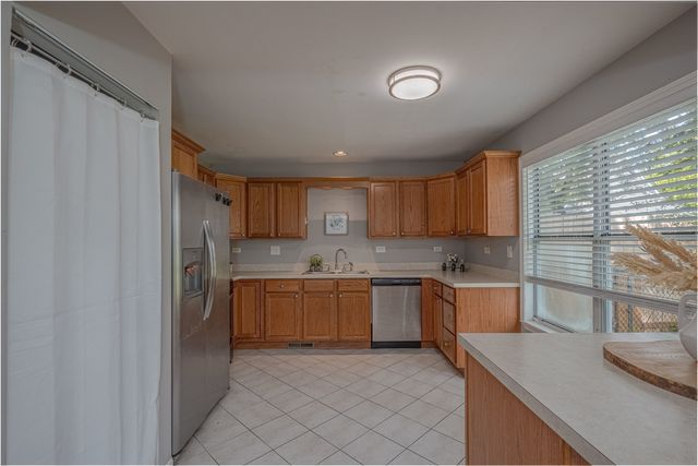 29W440 Candlewood Lane, Warrenville, IL 60555