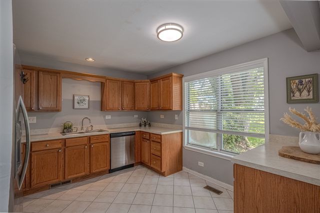 29W440 Candlewood Lane, Warrenville, IL 60555