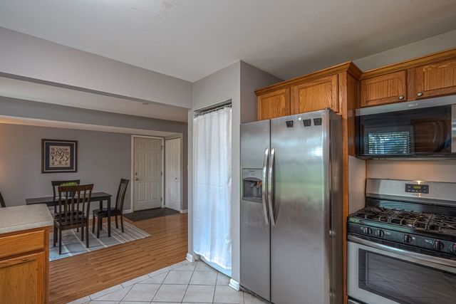 29W440 Candlewood Lane, Warrenville, IL 60555