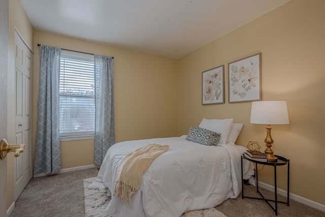 29W440 Candlewood Lane, Warrenville, IL 60555