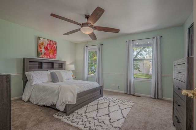 29W440 Candlewood Lane, Warrenville, IL 60555