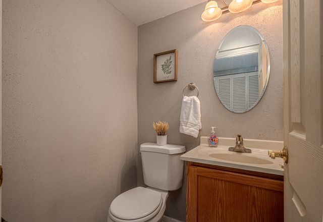 29W440 Candlewood Lane, Warrenville, IL 60555
