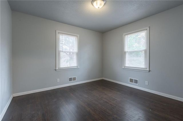 3916 N Spruce Avenue, Kansas City, MO 64117