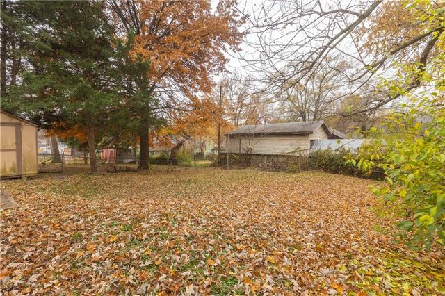 3916 N Spruce Avenue, Kansas City, MO 64117