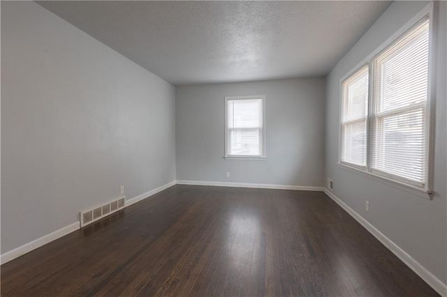 3916 N Spruce Avenue, Kansas City, MO 64117