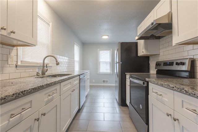 3916 N Spruce Avenue, Kansas City, MO 64117