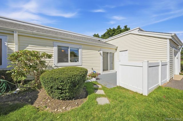 1101 Cabot Court N, Saint James, NY 11780