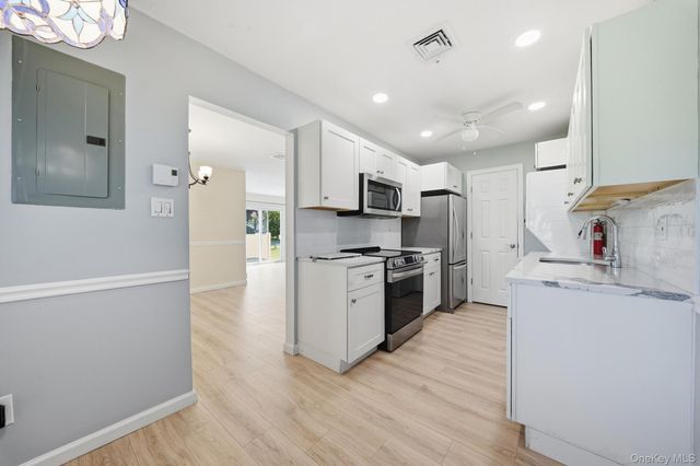 1101 Cabot Court N, Saint James, NY 11780