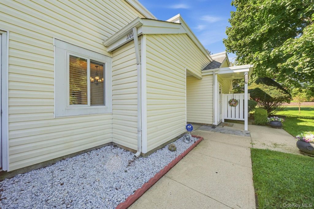 1101 Cabot Court N, Saint James, NY 11780