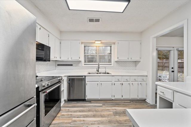 947 HUNTERS RETREAT DR, Collierville, TN 38017