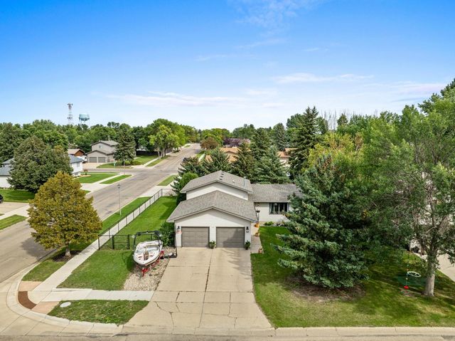 1701 13th St SW, Minot, ND 58701