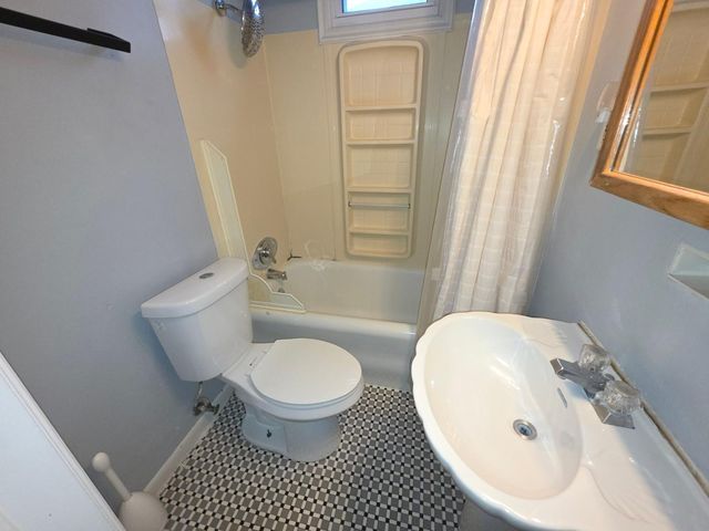 1909 Wyndhurst Road, Toledo, OH 43607