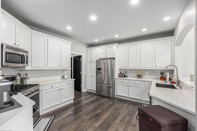 21114 Lilac Lane, Clinton Township, MI 48036