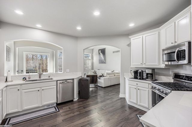 21114 Lilac Lane, Clinton Township, MI 48036