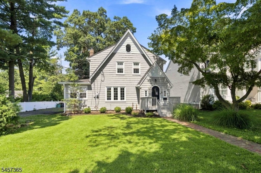 8 S Oak Ct, Madison Boro, NJ 07940 — exterior
