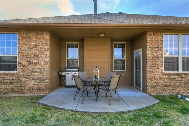 9012 Crooked Creek Lane, Moore, OK 73160