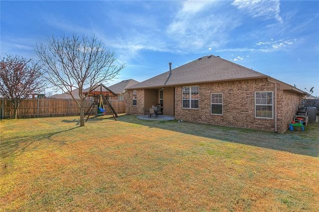 9012 Crooked Creek Lane, Moore, OK 73160