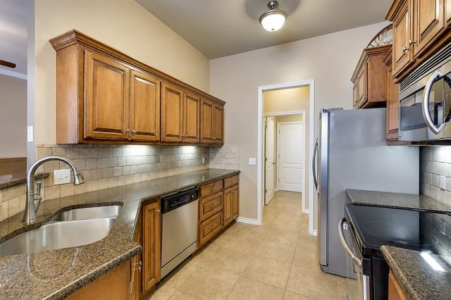 9012 Crooked Creek Lane, Moore, OK 73160