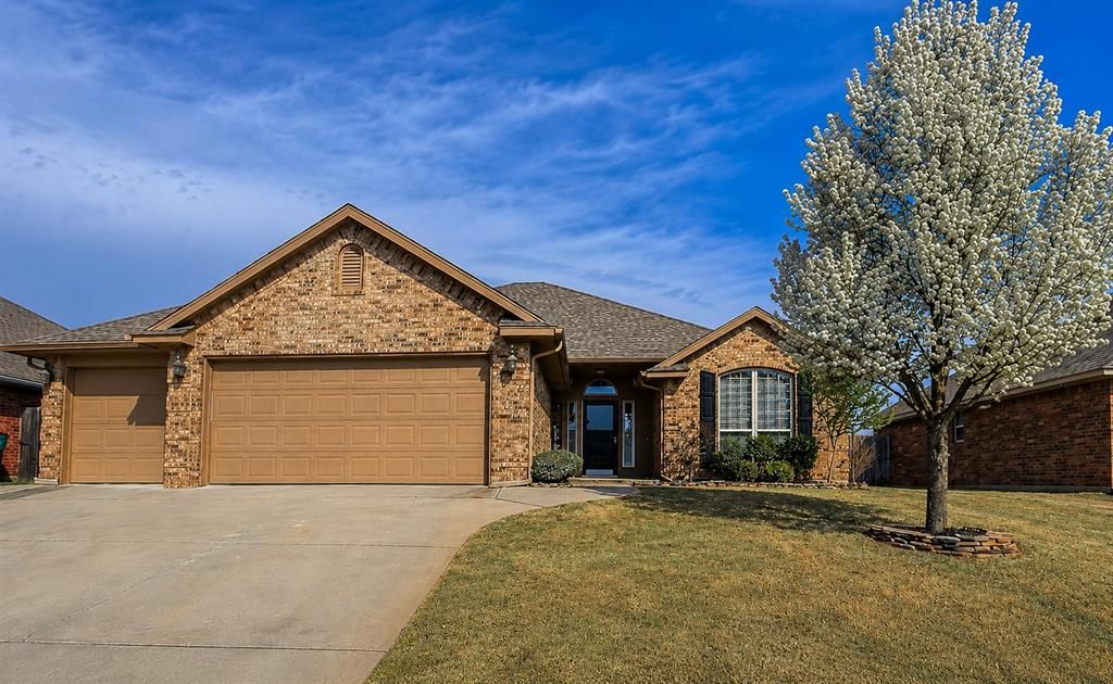 9012 Crooked Creek Lane, Moore, OK 73160