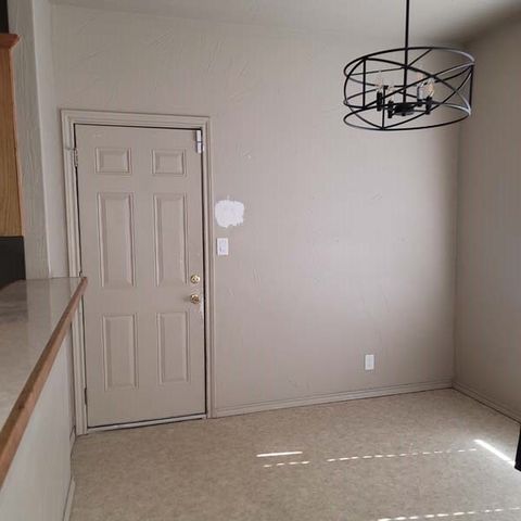 710 W Waco Street, Ennis, TX 75119