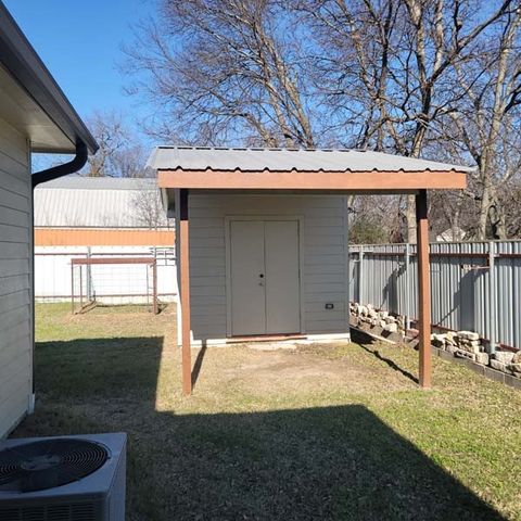 710 W Waco Street, Ennis, TX 75119