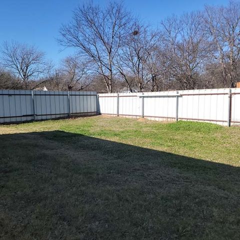 710 W Waco Street, Ennis, TX 75119
