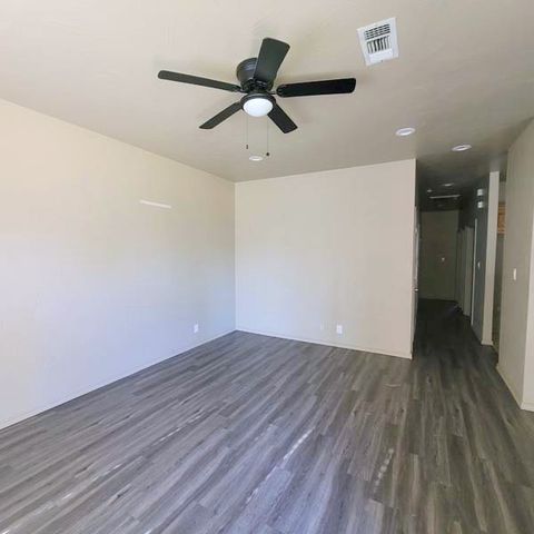 710 W Waco Street, Ennis, TX 75119