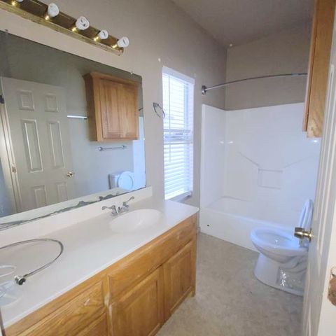 710 W Waco Street, Ennis, TX 75119