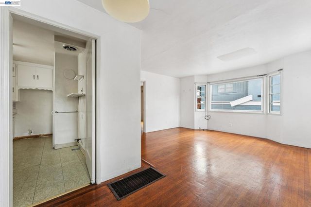 2643 2643 Stuart St, Berkeley, CA 94705