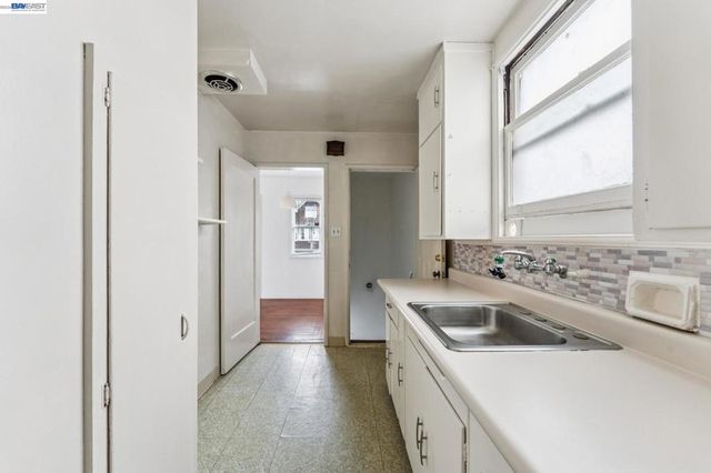 2643 2643 Stuart St, Berkeley, CA 94705