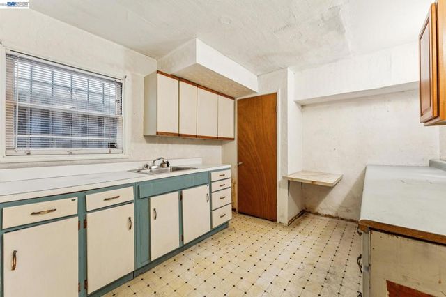 2643 2643 Stuart St, Berkeley, CA 94705